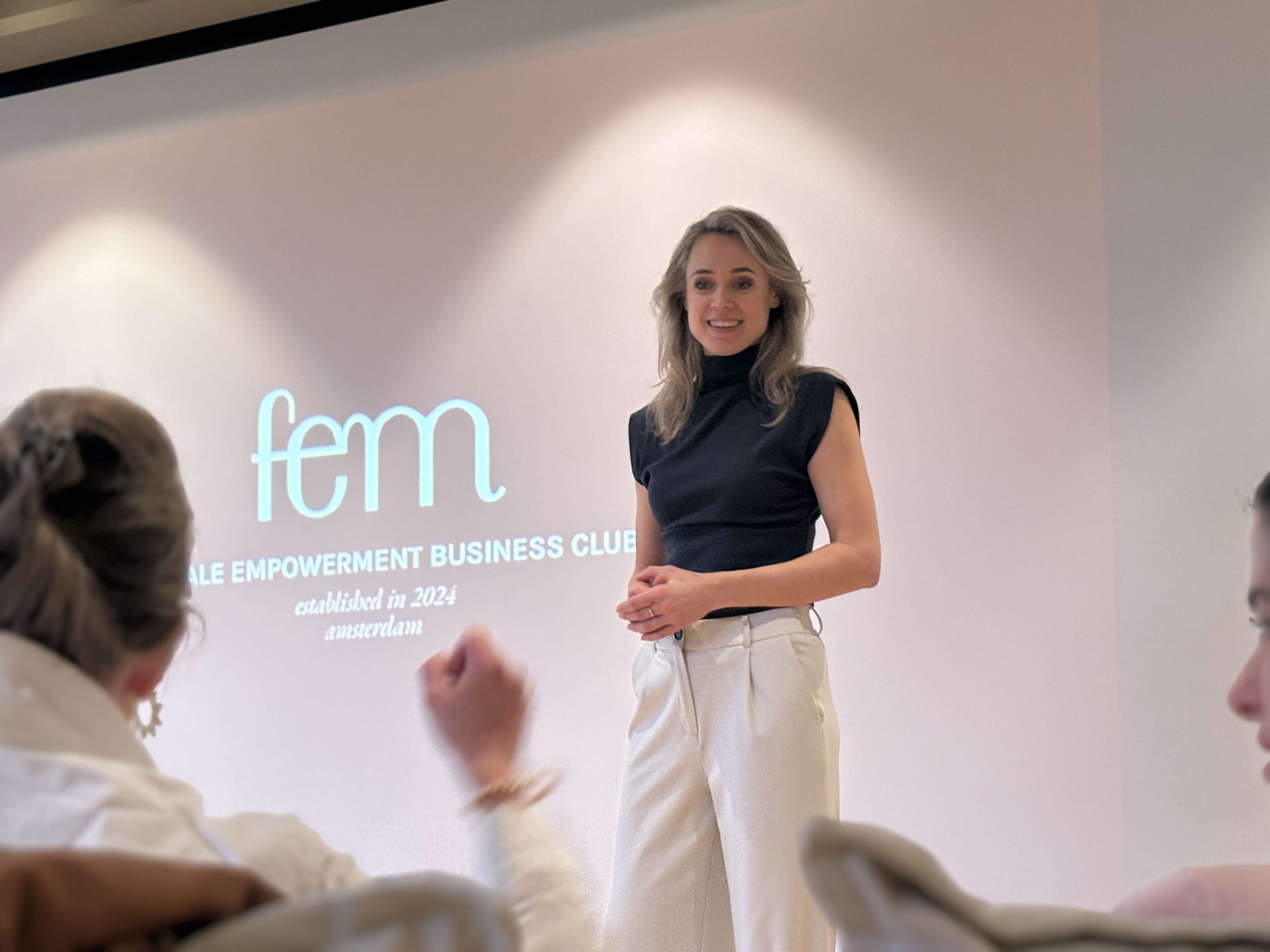 Spreker presenteert bij FEM Business Club